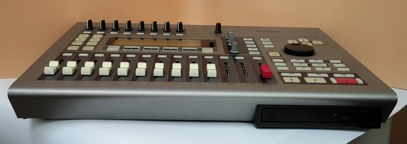 [SCHROTT] YAMAHA Digital MTR AW16G