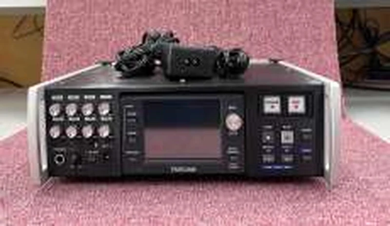 TASCAM Mehrspurrekorder HS-P82N