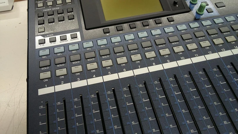 [SCHROTT] YAMAHA Digitalmixer 01V96 (Version 2)