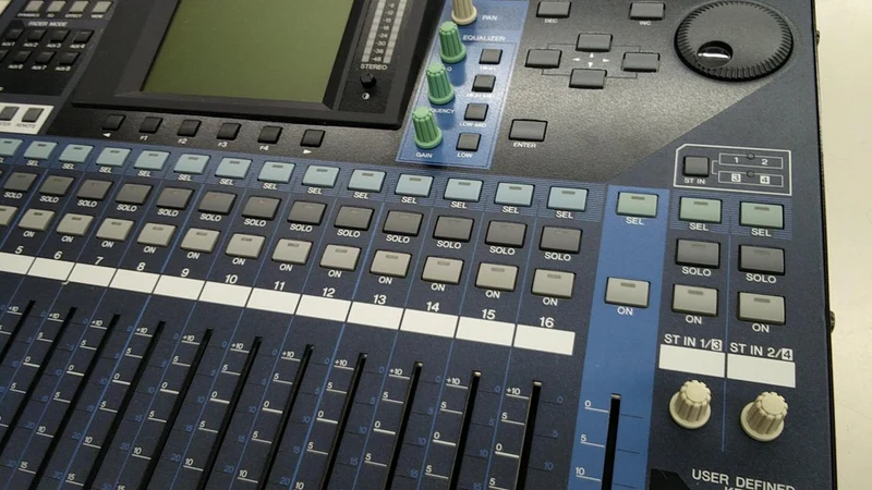 [SCHROTT] YAMAHA Digitalmixer 01V96 (Version 2)