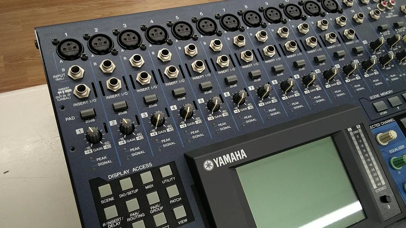 [SCHROTT] YAMAHA Digitalmixer 01V96 (Version 2)
