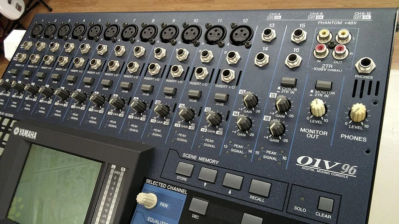 [SCHROTT] YAMAHA Digitalmixer 01V96 (Version 2)