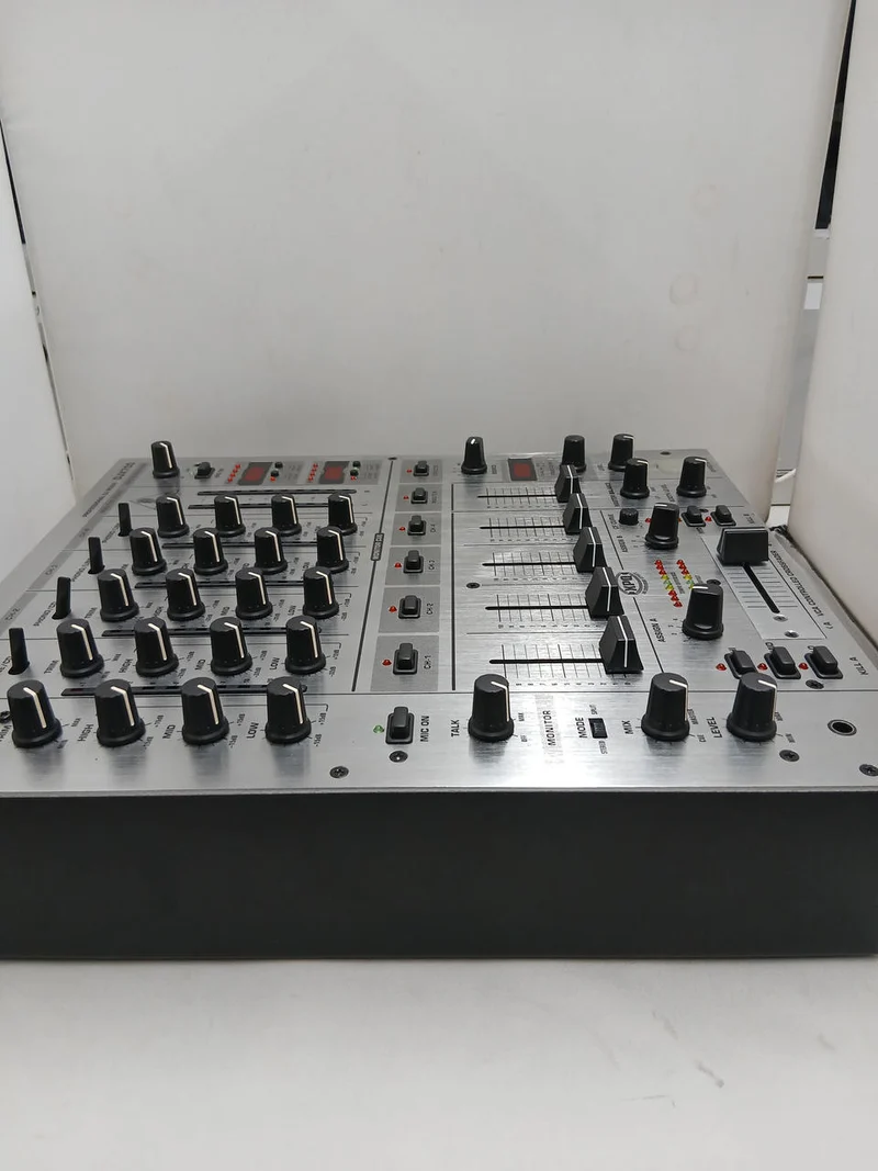 BEHRINGER DJ-Mixer DJX700