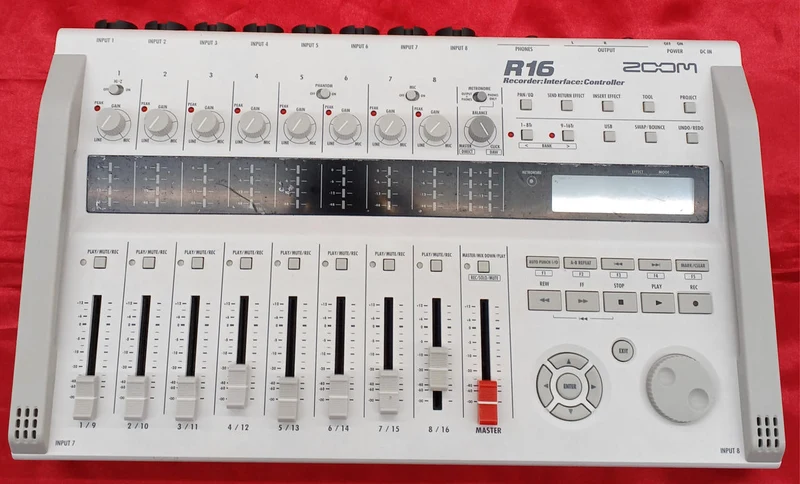 [SCHROTT] ZOOM Digital MTR R16