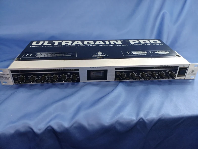 BEHRINGER Mikrofonvorverstärker MIC2200