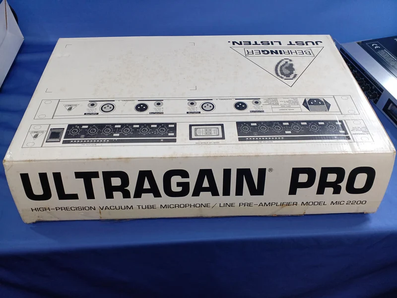 BEHRINGER Mikrofonvorverstärker MIC2200