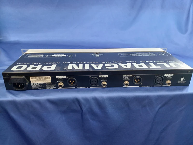 BEHRINGER Mikrofonvorverstärker MIC2200