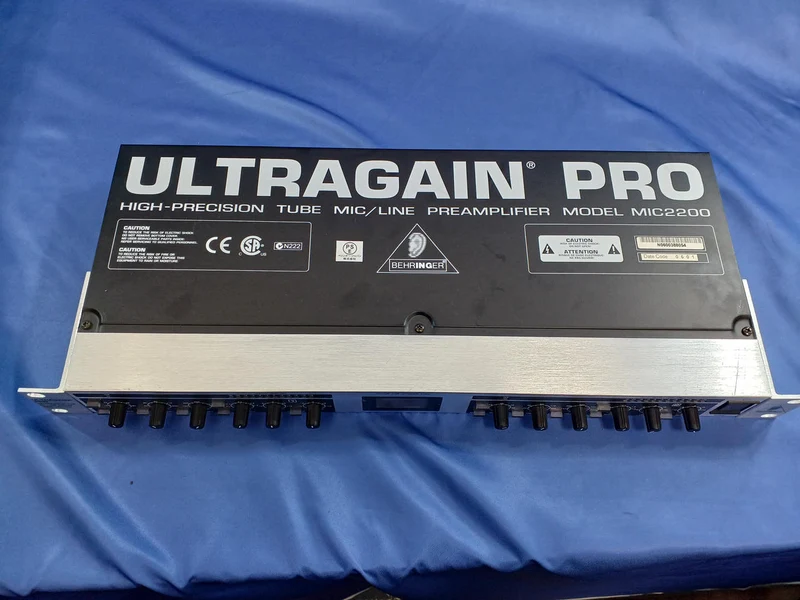BEHRINGER Mikrofonvorverstärker MIC2200