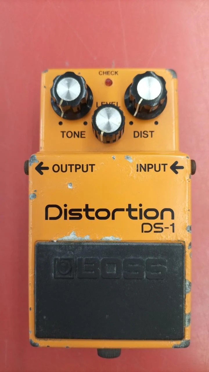BOSS Distortion DS-1