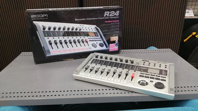 ZOOM Mehrspurrekorder R24