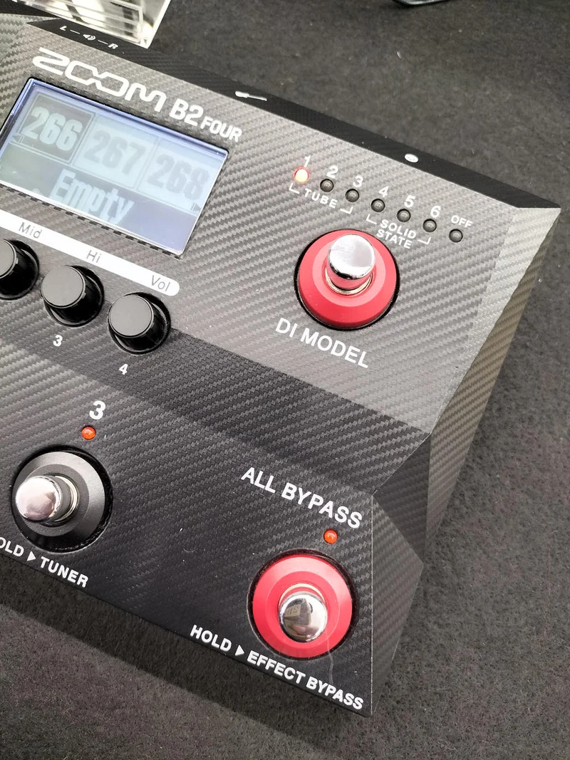 ZOOM Multi-Effektpedal B2 FÜR