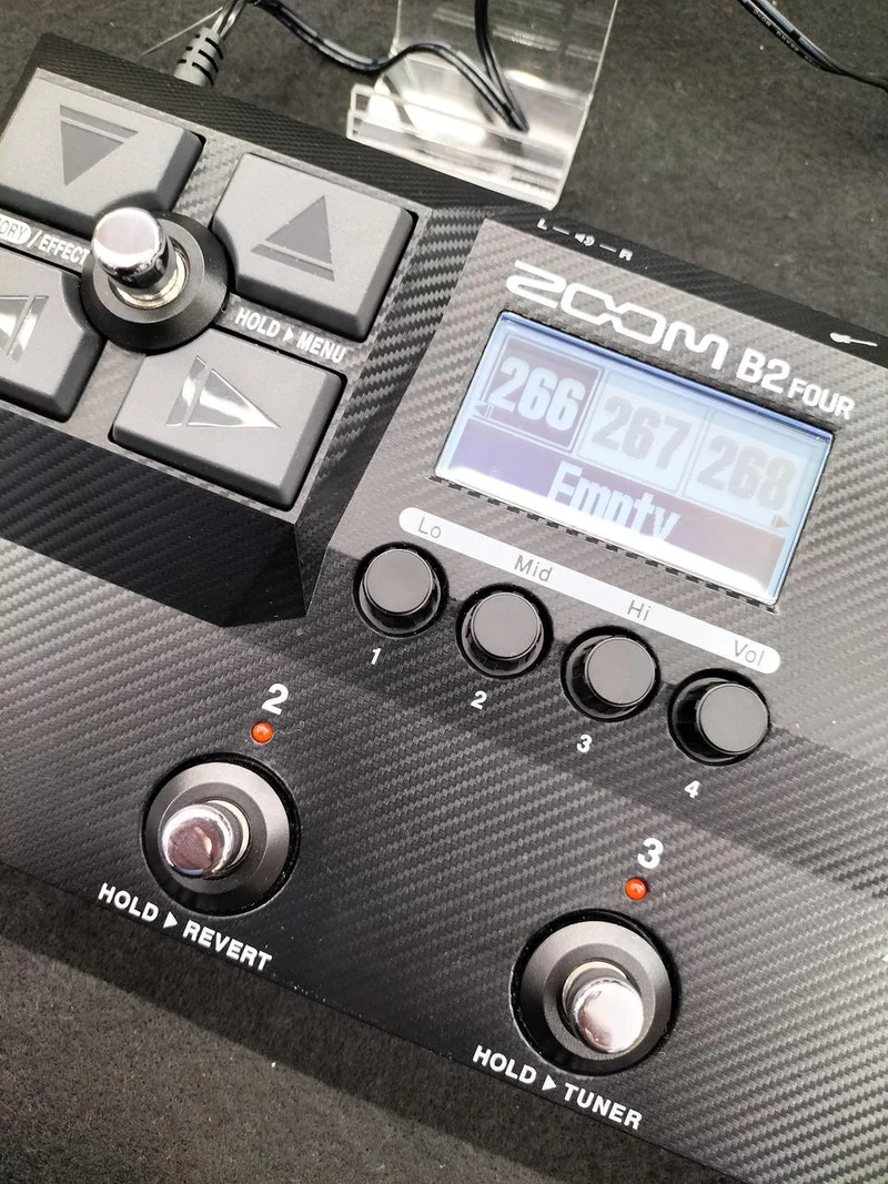 ZOOM Multi-Effektpedal B2 FÜR
