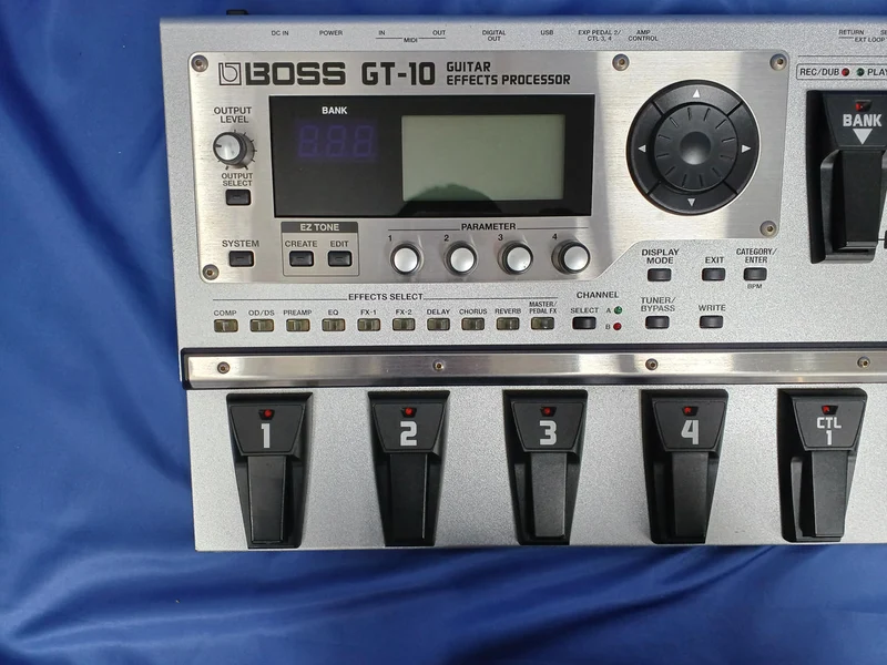 BOSS Multi-Effektgerät GT-10