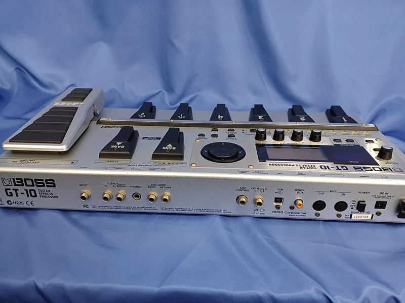 BOSS Multi-Effektgerät GT-10