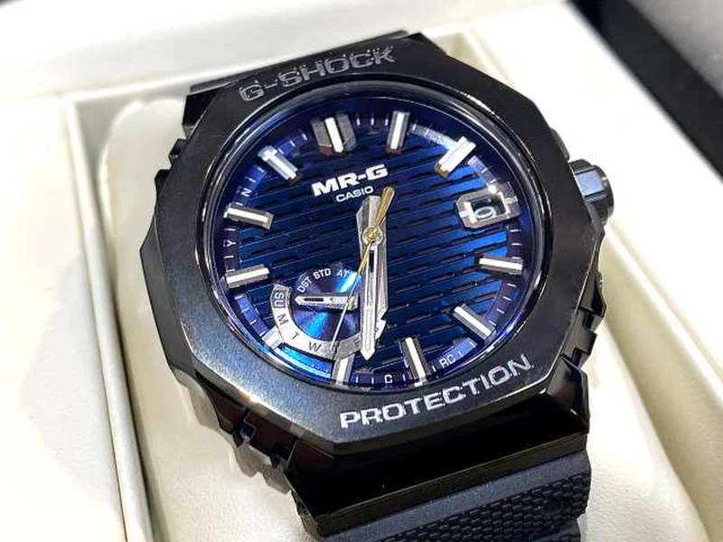 CASIO Quarz-Analog-Armbanduhr MRG-B2100R-2AJR