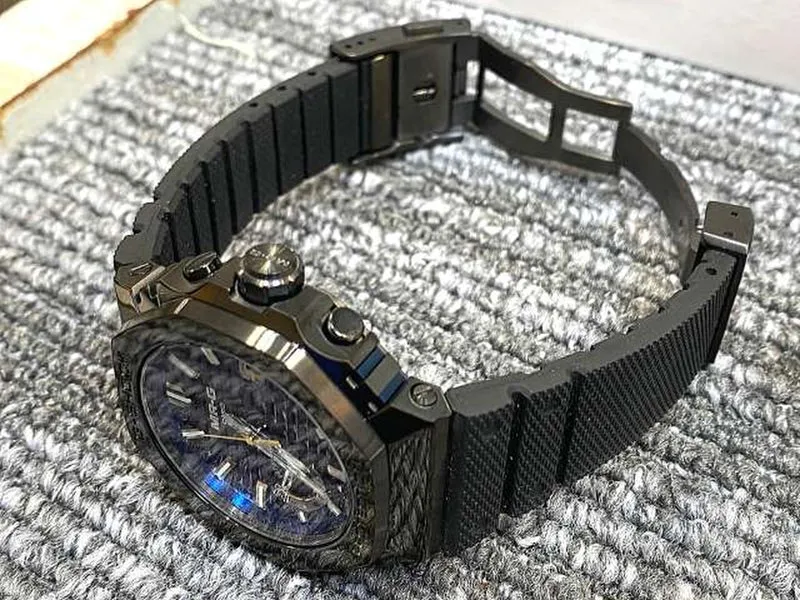 CASIO Quarz-Analog-Armbanduhr MRG-B2100R-2AJR