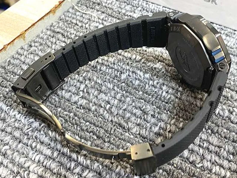 CASIO Quarz-Analog-Armbanduhr MRG-B2100R-2AJR