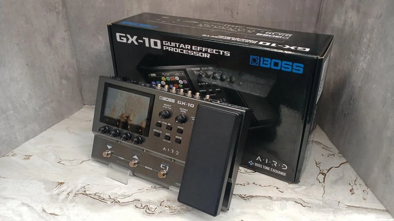 BOSS Multi-Effektgerät GX-10