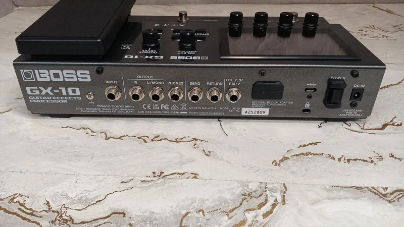 BOSS Multi-Effektgerät GX-10