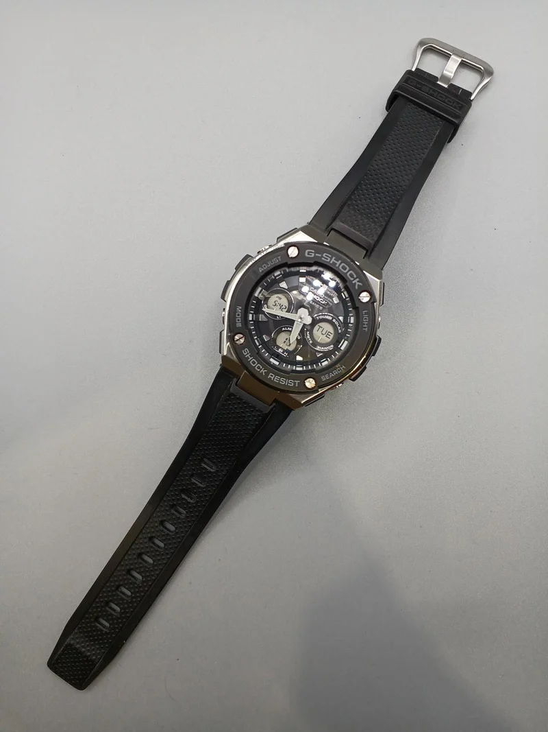 CASIO G-SHOCK GST-W300